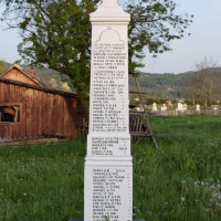 Burluși - Monumentul Eroilor căzuți în primul și al doilea război mondial