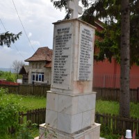 Purcăreni - Cruce memorială pentru Eroii căzuți în Primul Război Mondial și în Al Doilea Război Mondial