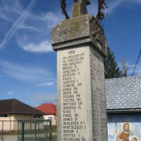 Vlădești - Cruce dedicată eroilor căzuți în Primul Război Mondial (1916-1918) și în Al Doilea Război Mondial (1941-1944)