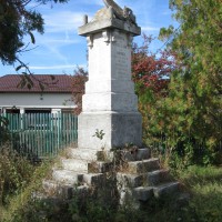 Stâlpeni - Monument în cinstea eroilor căzuți în Războiul de Independență (1877-1878), Primul Război Mondial (1916-1918) și Al Doilea Război Mondial (1916-1918)