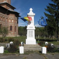 Gălășești - Monument în cinstea eroilor căzuți în Războaiele Balcanice (1877-1913), Primul Război Mondial (1916-1918) și Al Doilea Război Mondial (1941-1945)