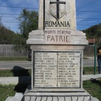 Valea Mărului - Monument în cinstea eroilor căzuți Al Doilea Război Balcanic (1913) și în Primul Război Mondial (1916-1918)