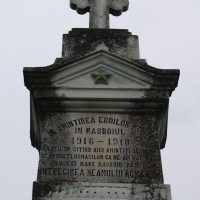 Oarja - Monument cruce dedicat eroilor căzuți în primul război mondial (și al doilea)